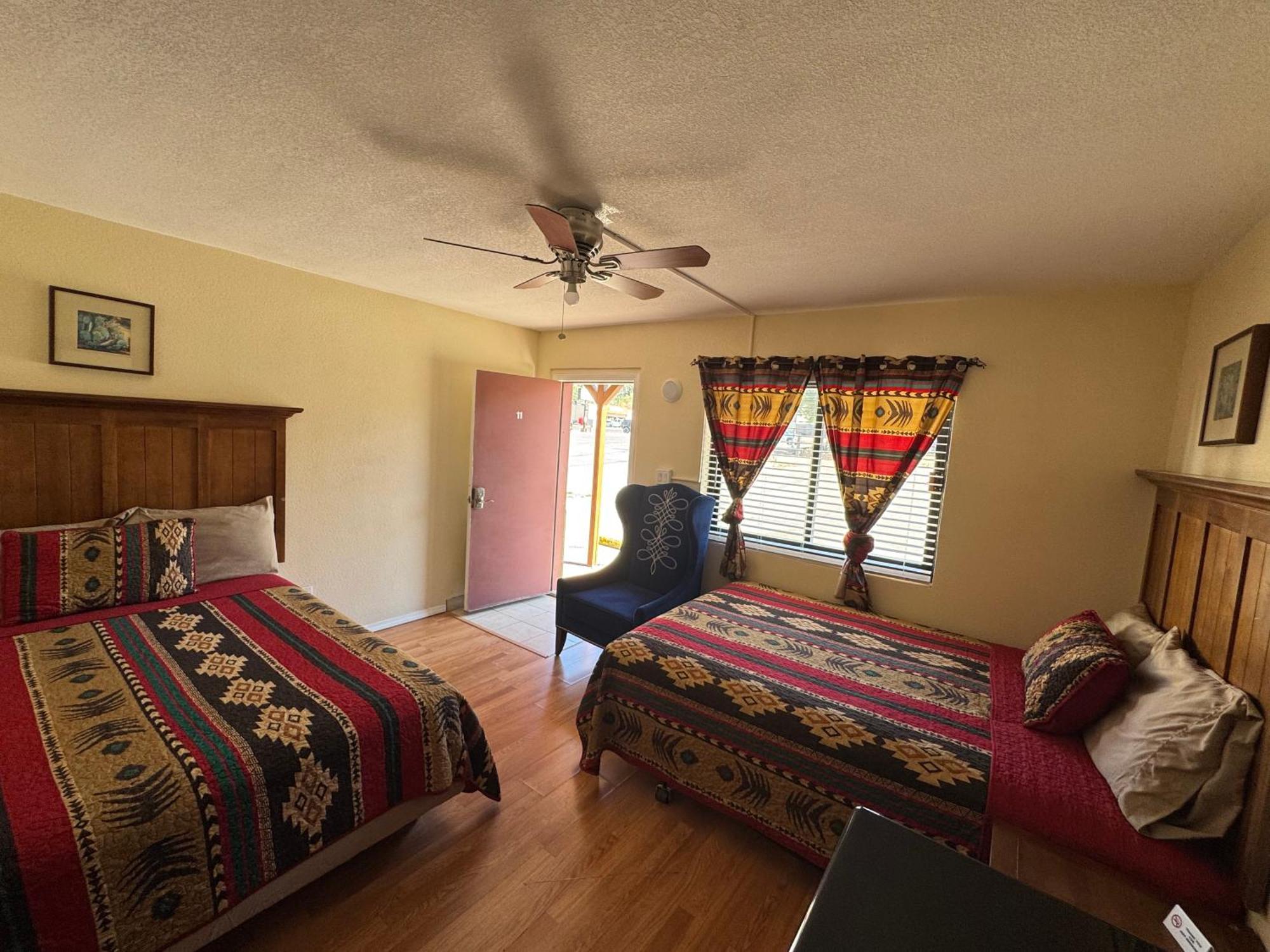 Apache Motel
